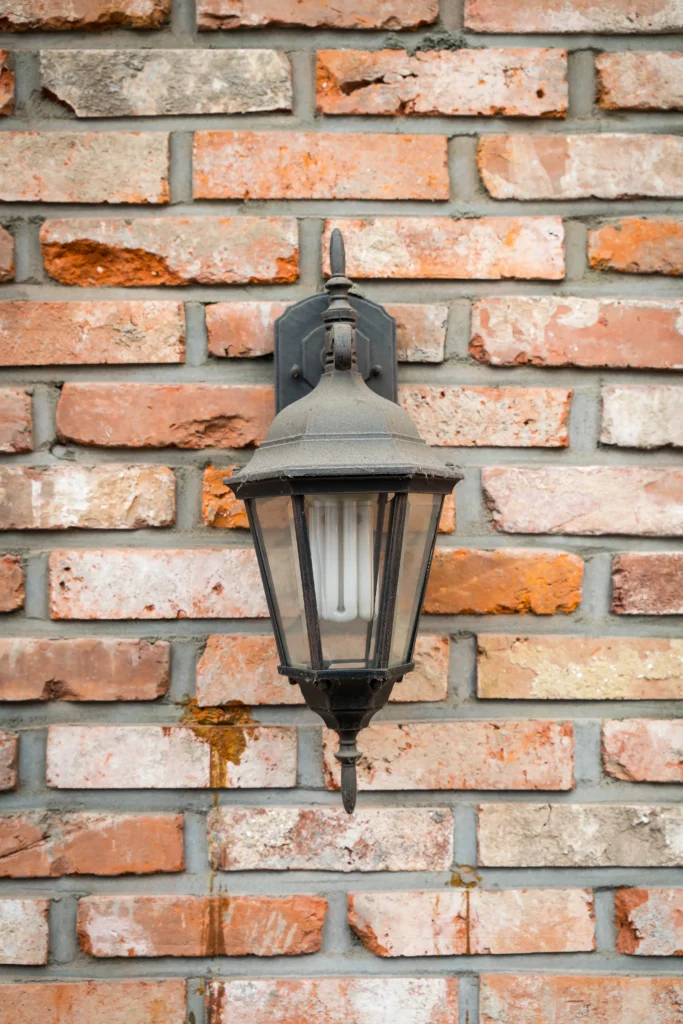 old-lamp-wall (1)
